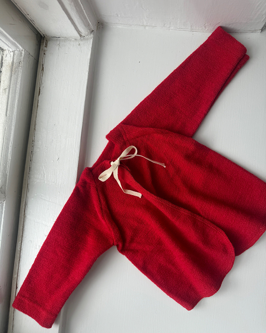 Cardigan i uldfrotté med bindebånd - rød