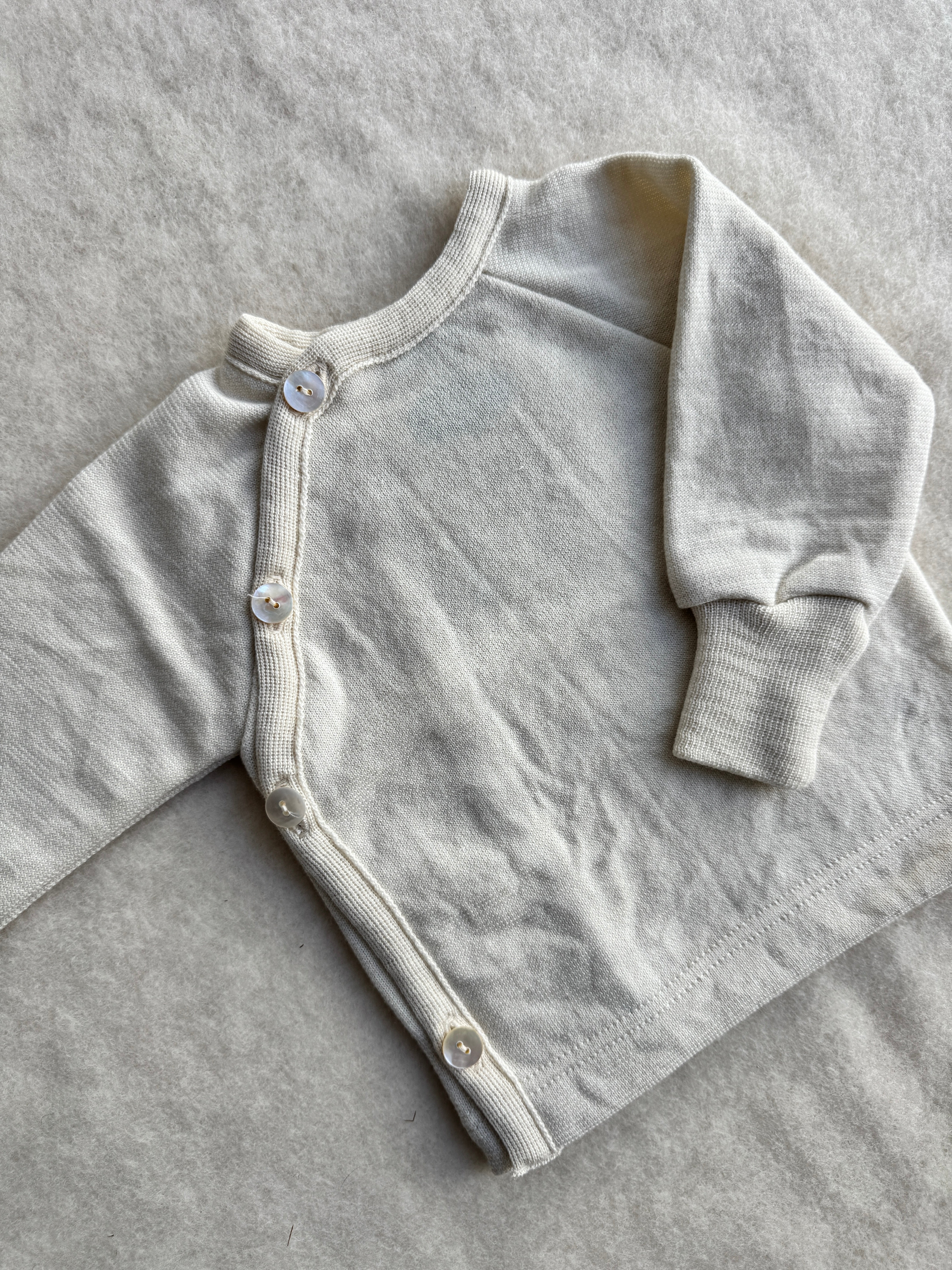 Slå-om bluse i uld/silke - natur