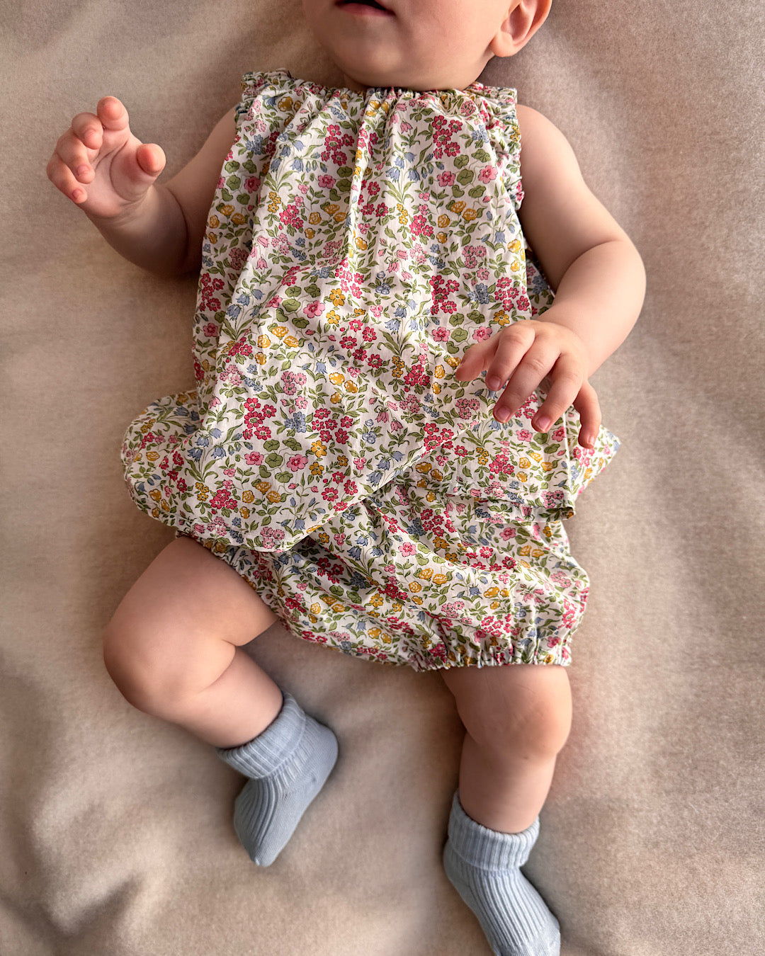 Blomst Liberty Lilibet bloomers og top