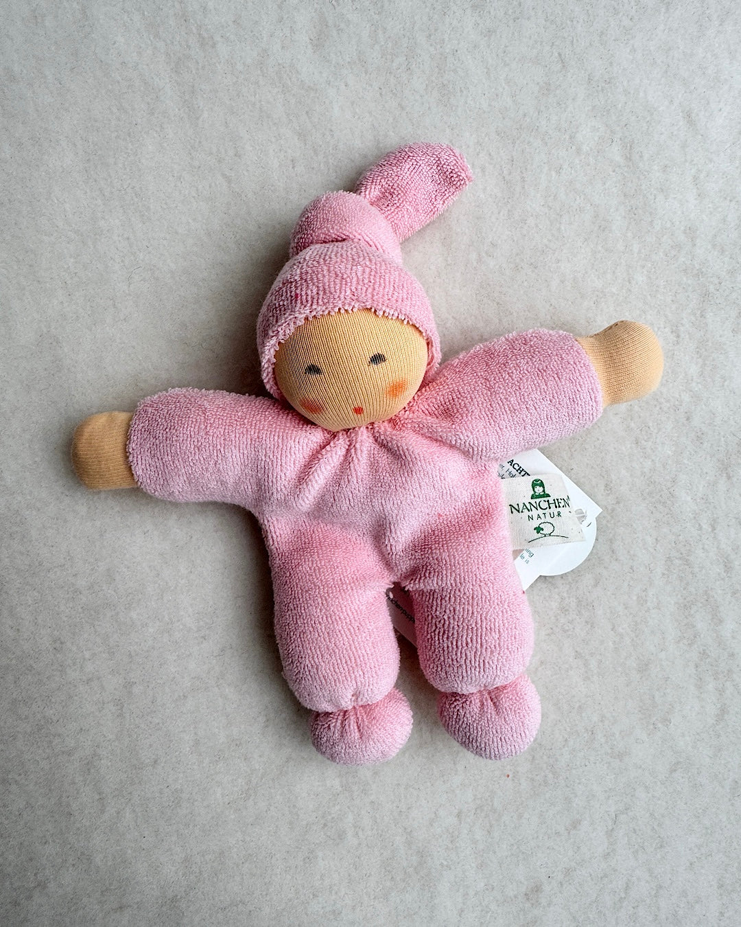 Håndsyet økologisk dukke lyserød