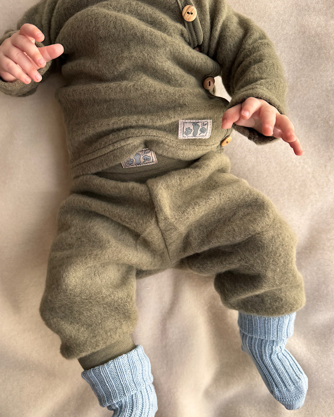 Slå-om bluse med træknapper - khaki