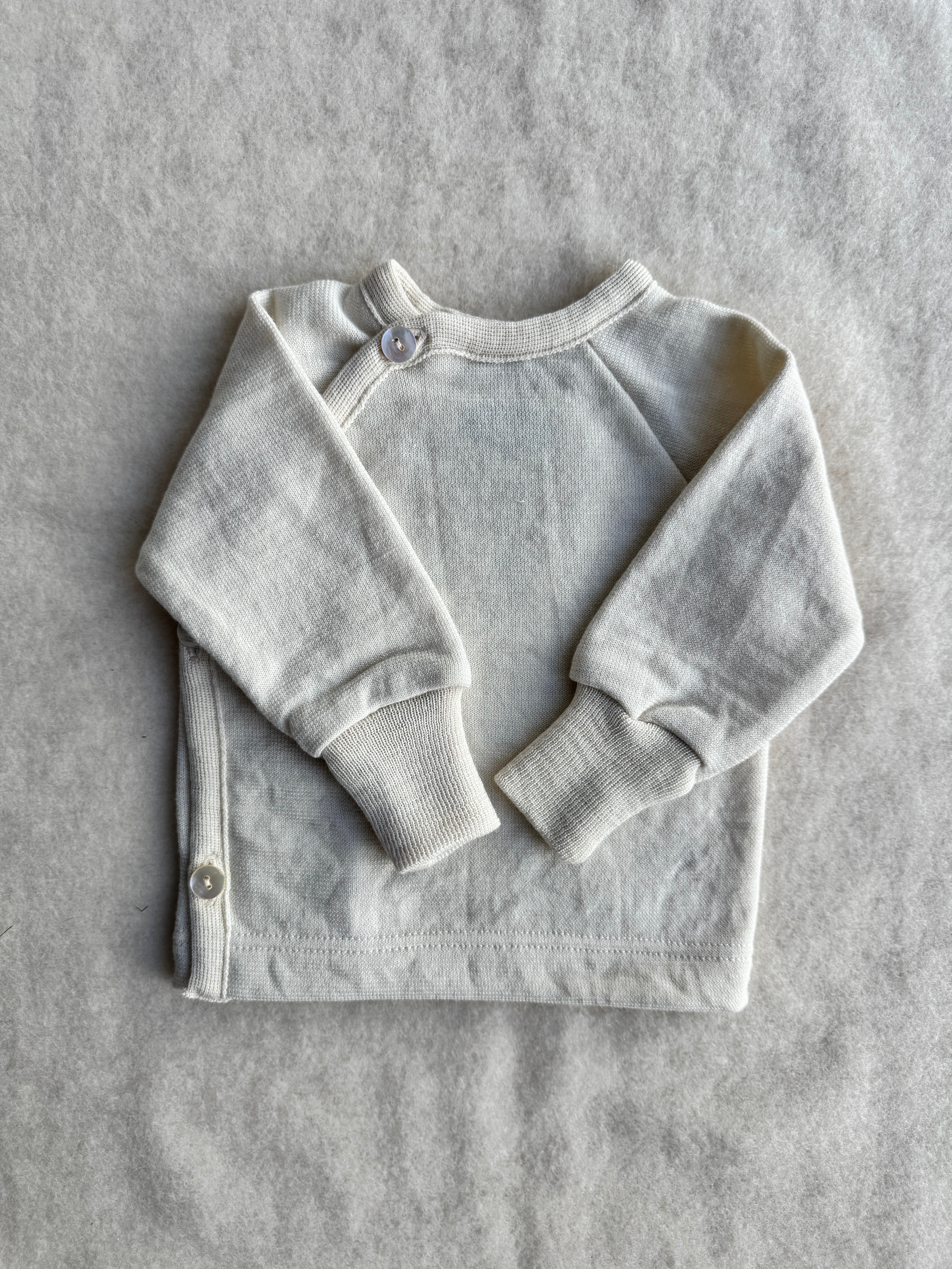 Slå-om bluse i uld/silke - natur