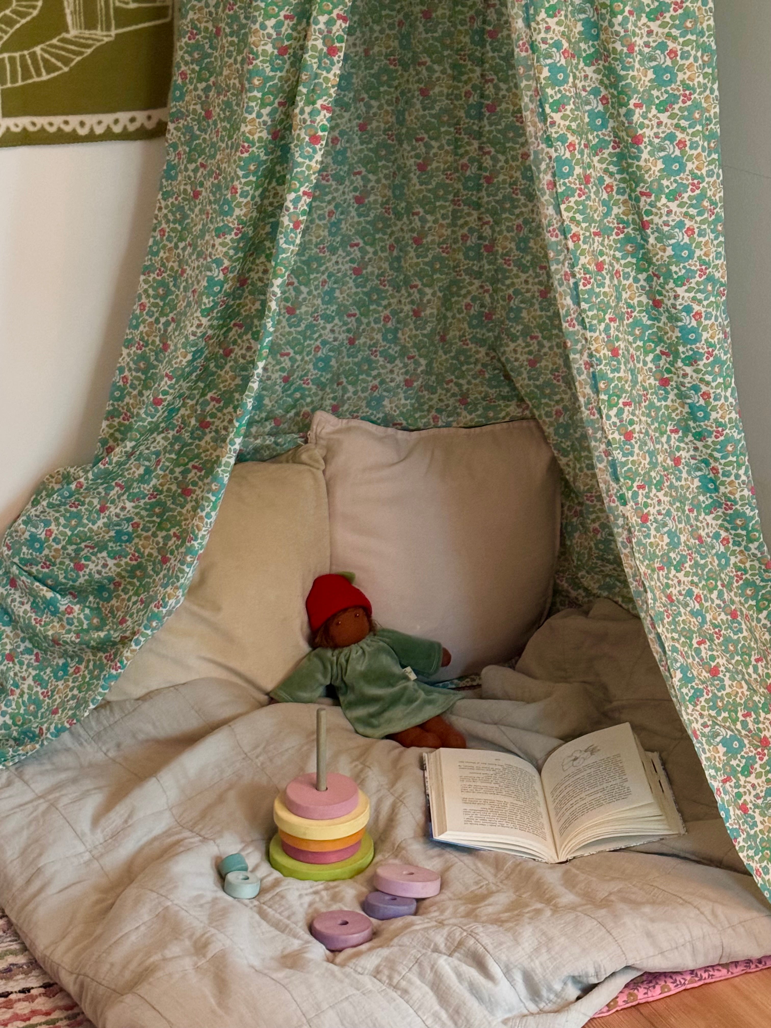 Flower Liberty Betsy bed canopy