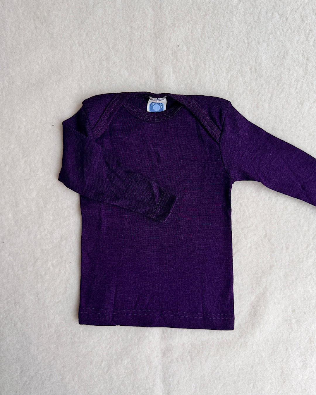 Langærmet t-shirt med amerikansk lukning, uld/silke - aubergine