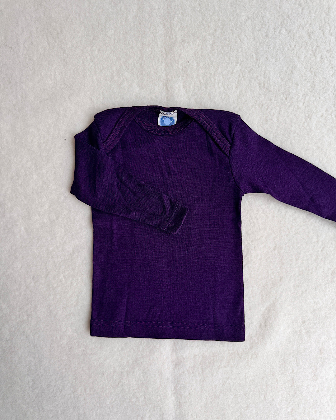 Langærmet t-shirt med amerikansk lukning, uld/silke - aubergine