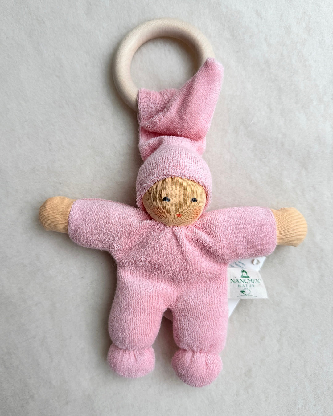 Håndsyet økologisk dukke m. ring Lyserød