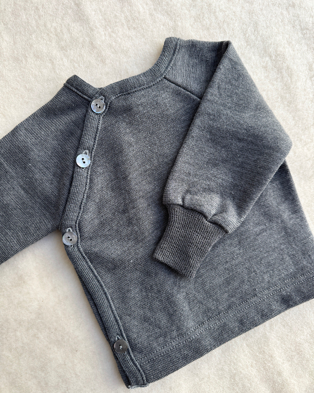 Slå-om bluse i uld/silke - antracit