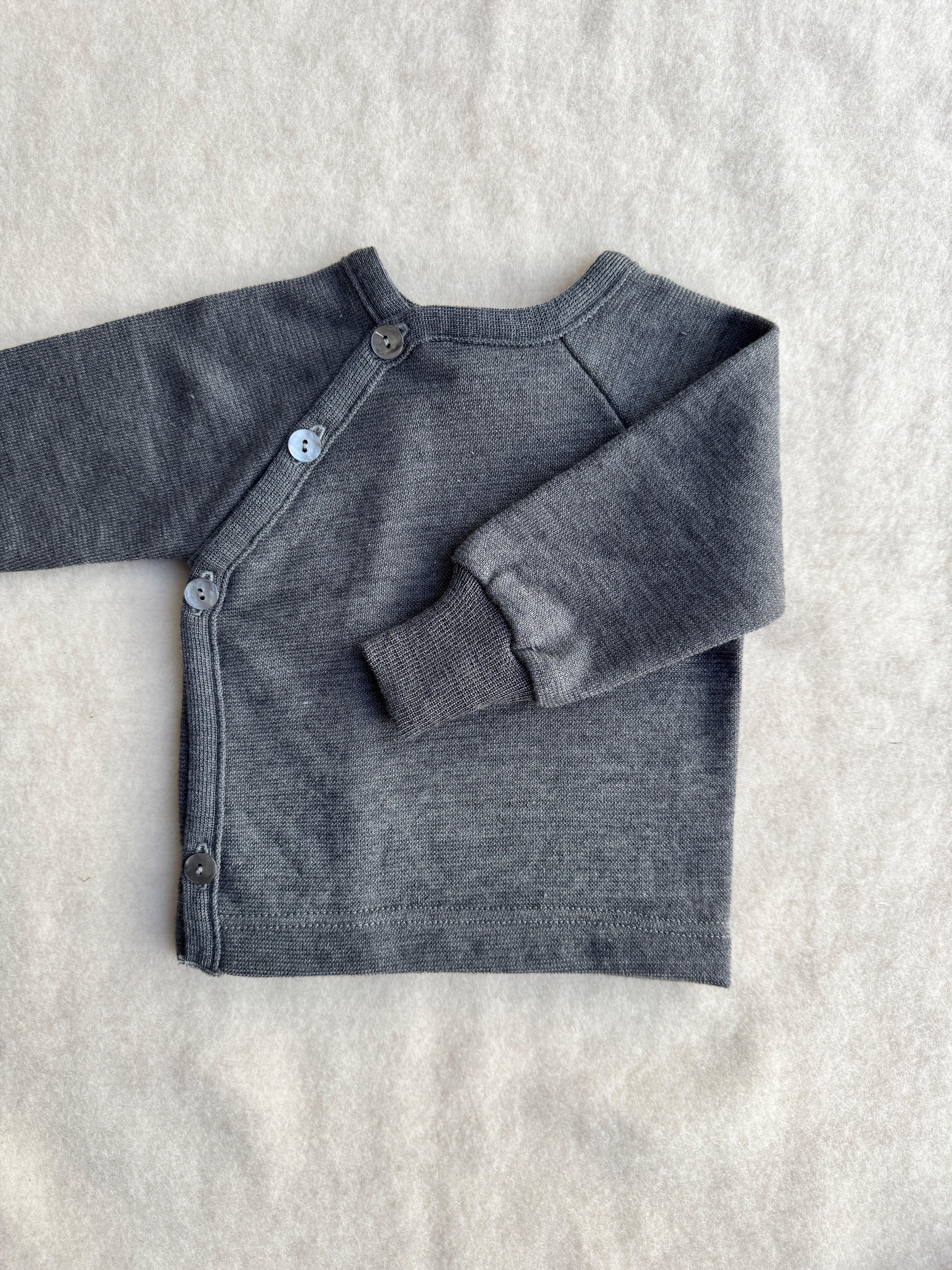 Slå-om bluse i uld/silke - antracit