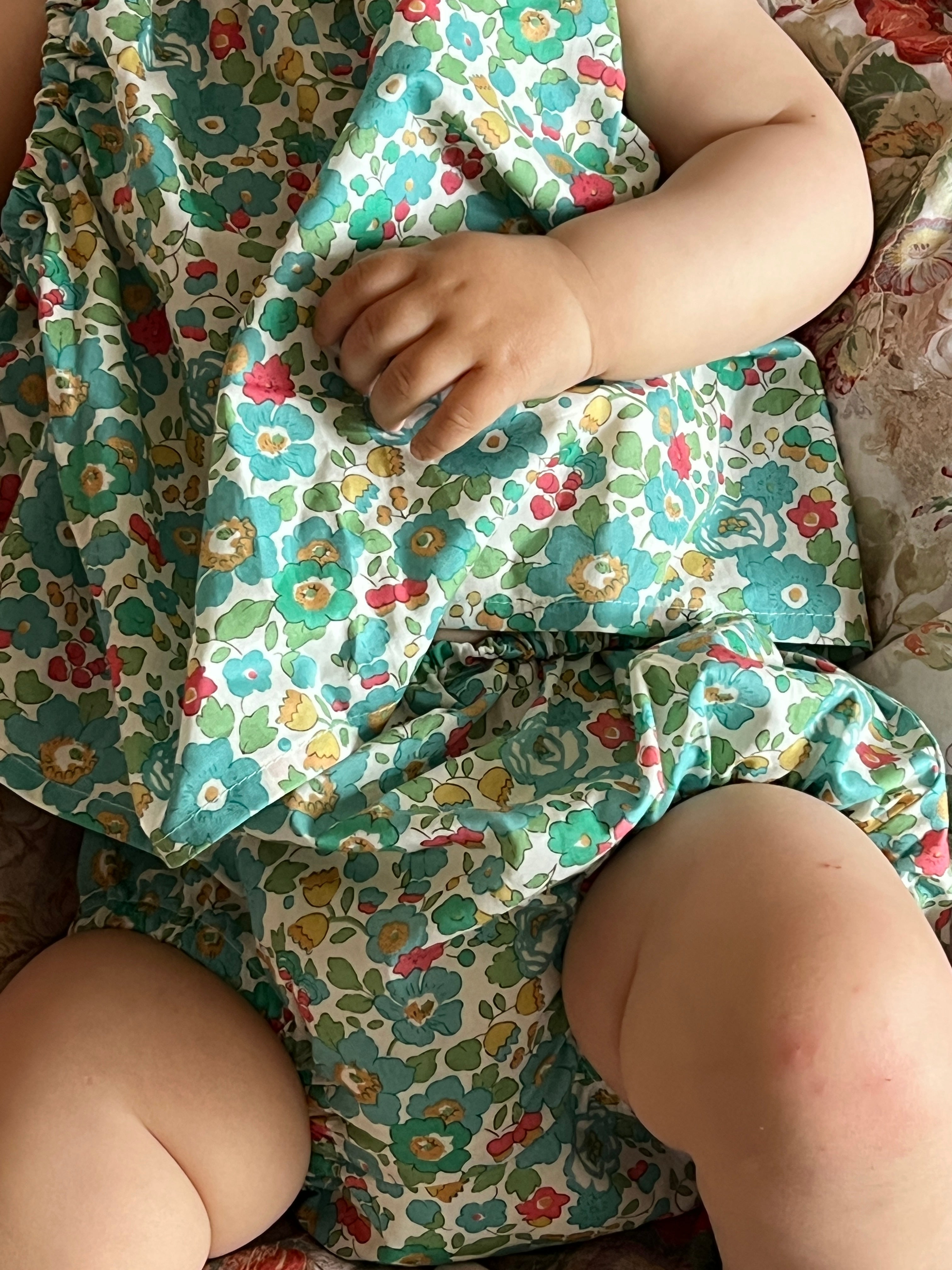 Blomst Liberty Lilibet bloomers og top