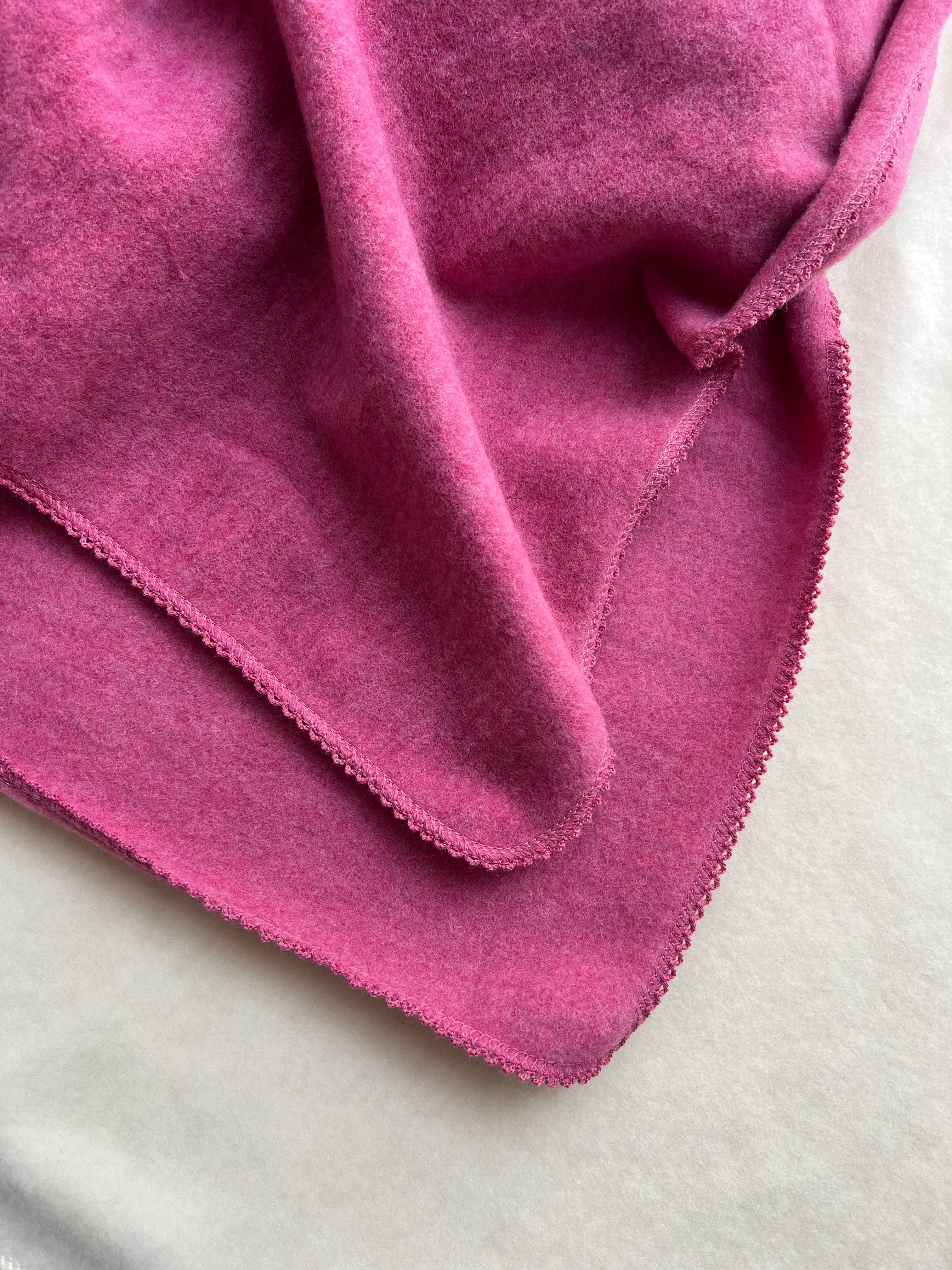 100% Uldfleece tæppe med smuk kant - Rosa