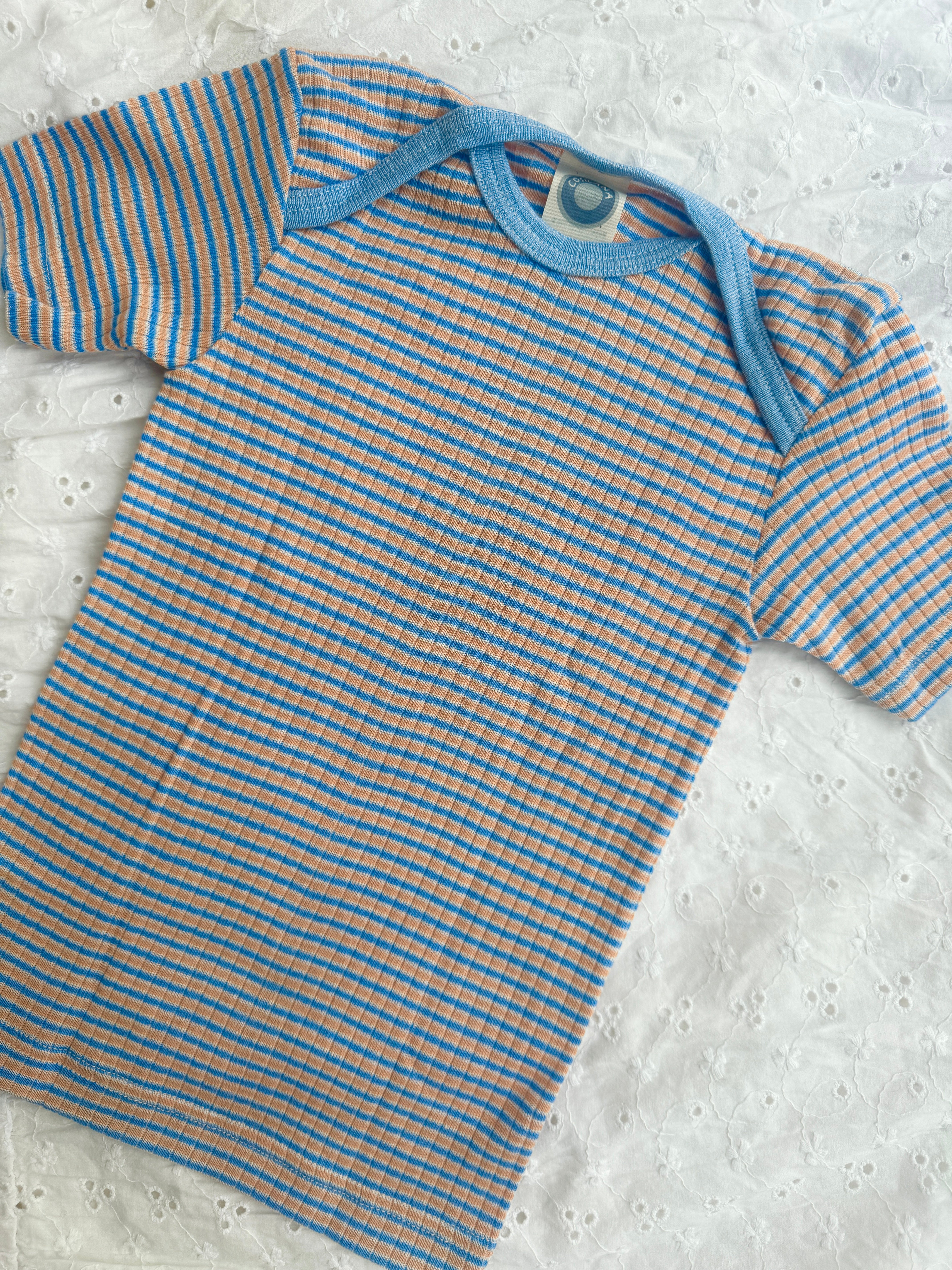 T-shirt med amerikansk lukning, bomuld/uld/silke - blå, orange, natur