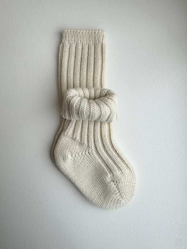 Wool socks with ribbing and extra length