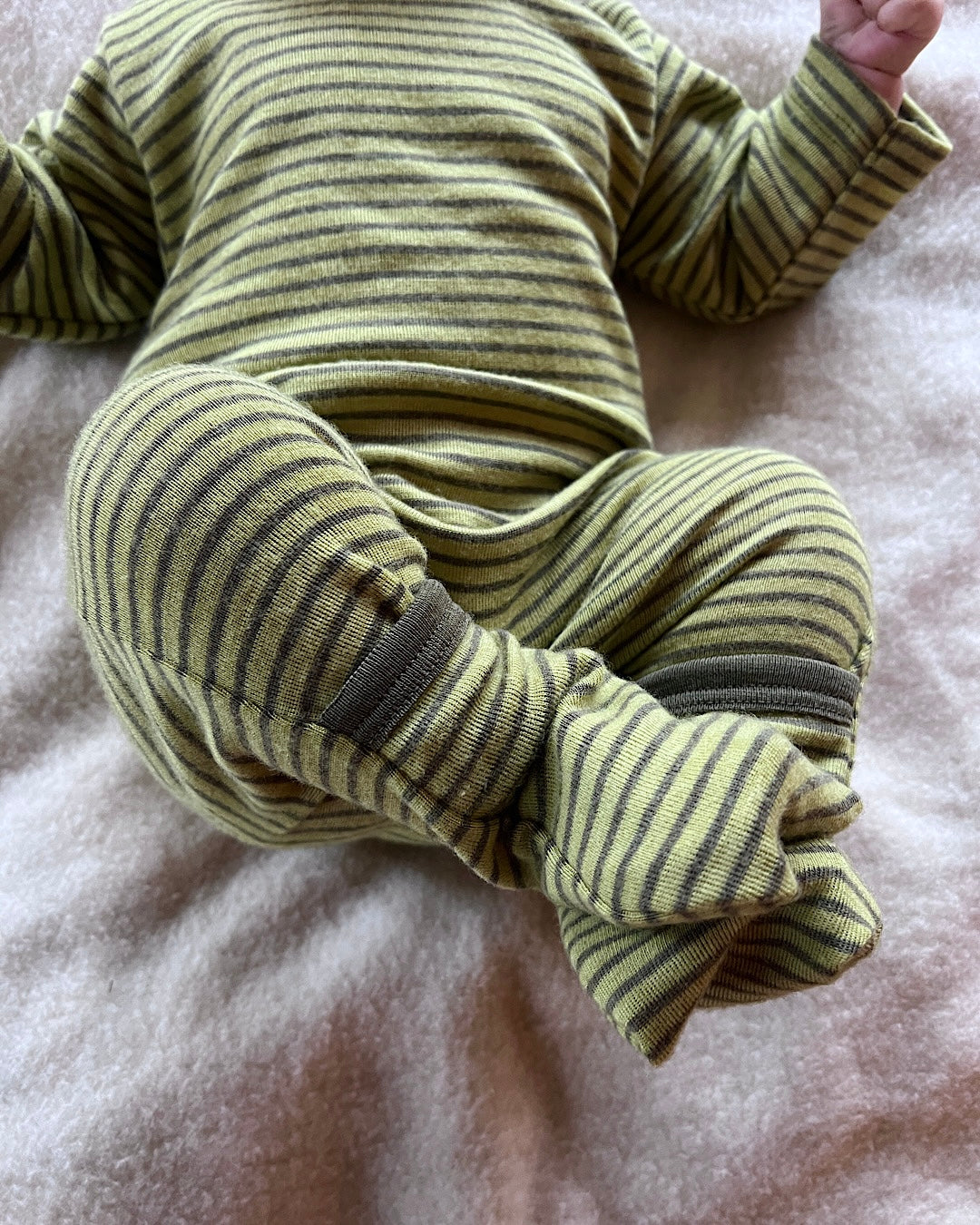 Heldragt uld/silke med benomslag - kiwi/khaki strib